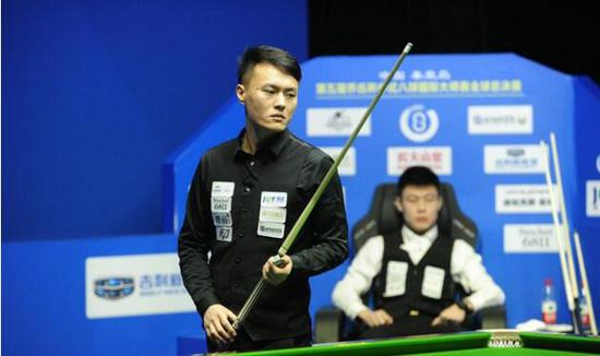 而双手暴扣 而双手暴扣