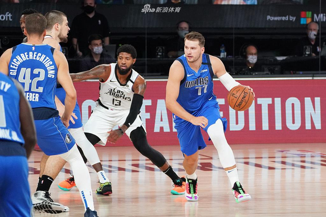 以双手暴扣 以双手暴扣